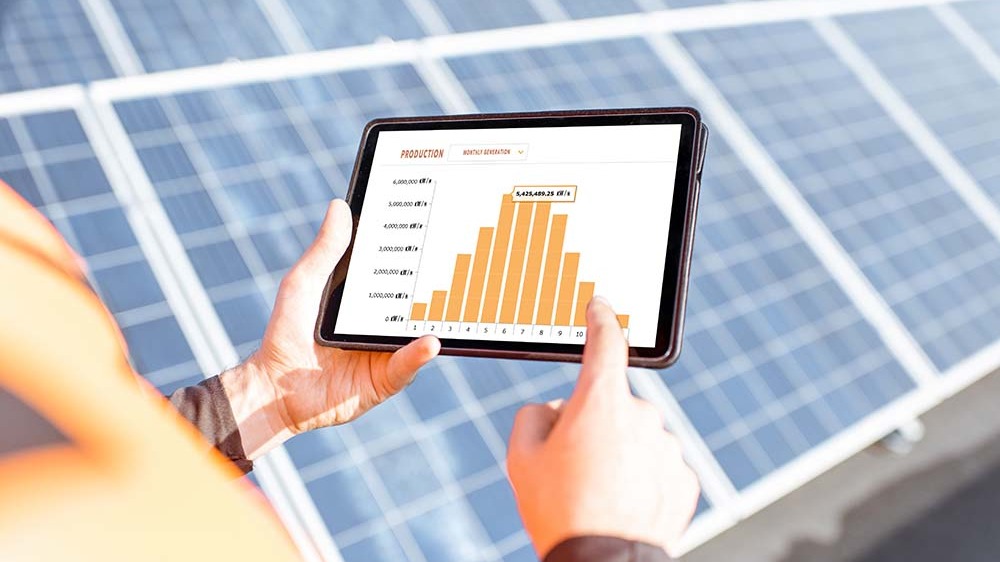 shutterstock_1552052864-solar-monitoring